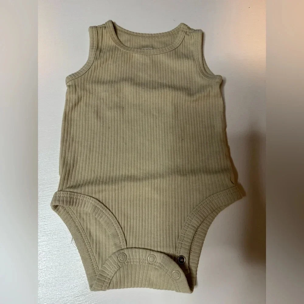 Two jumpsuits for babies‎